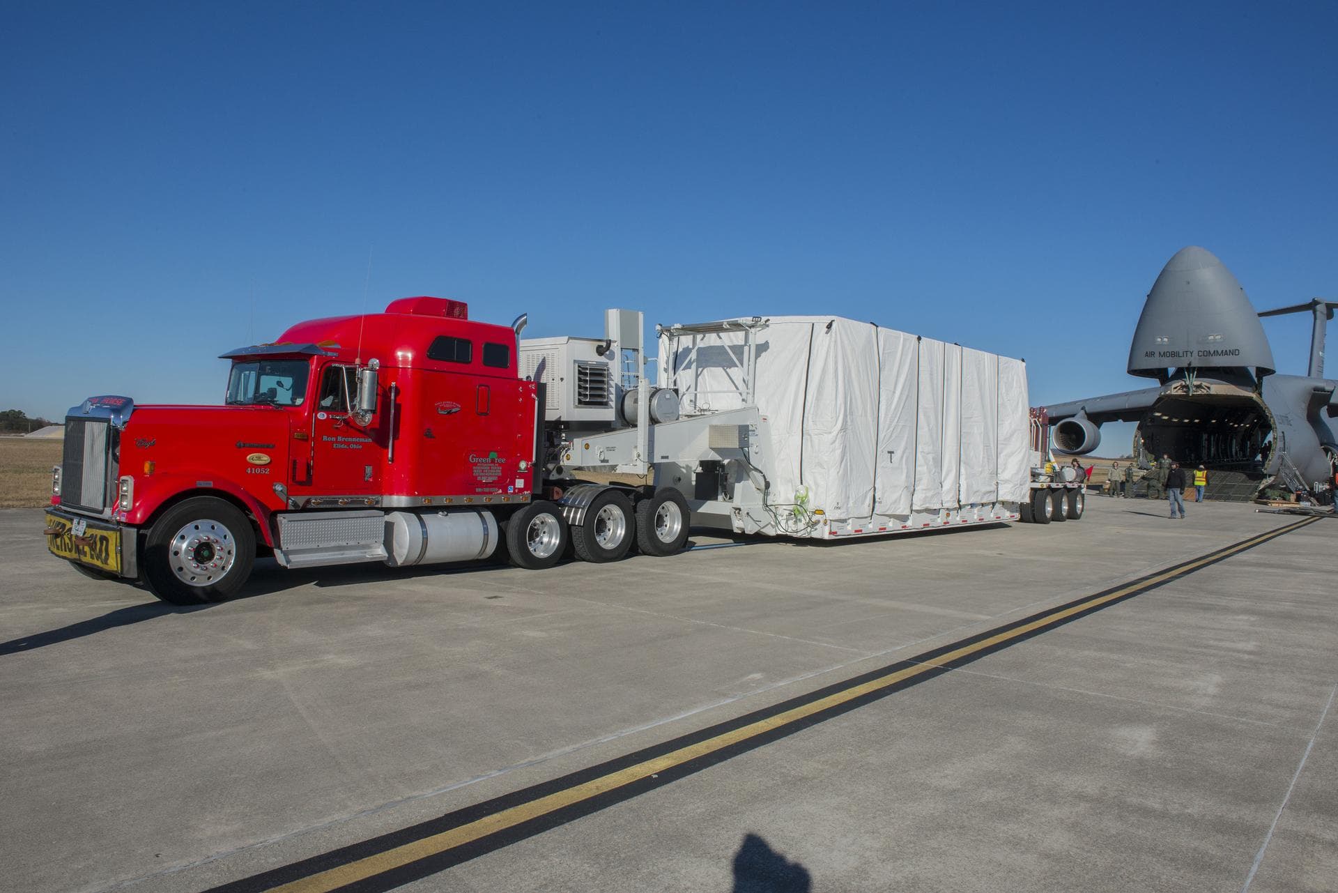 JAMES WEBB SPACE TELESCOPE (JWST) BACKPLANE MOVE FROM MARSHALL SPACE FLIGHT CENTER’S X-RAY CALIBRATION FACILITY (XCRF) TO THE REDSTONE ARSENAL AIRFIELD WHERE THE TEST ARTICLE WAS PLACED IN A USAF C-5