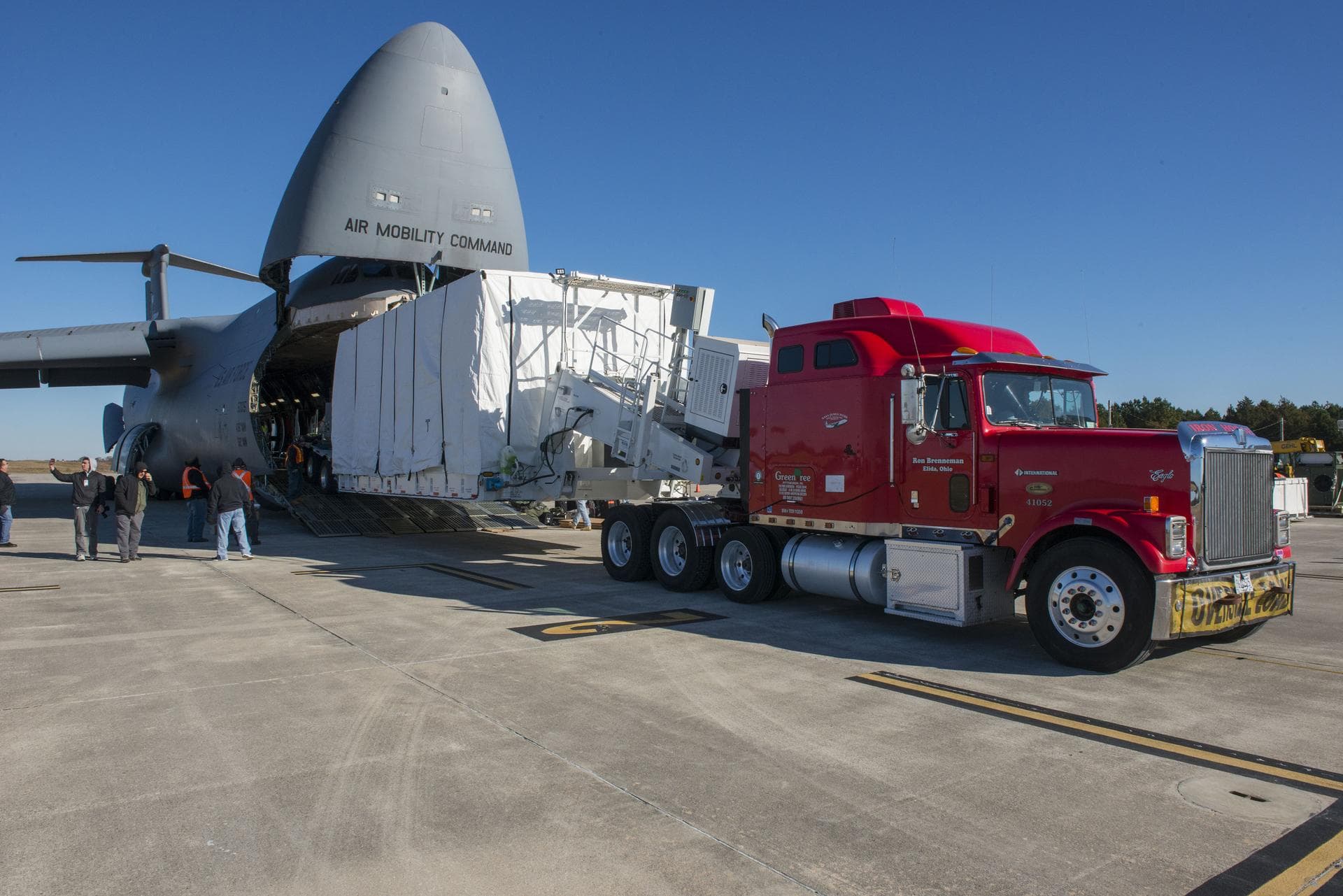 JAMES WEBB SPACE TELESCOPE (JWST) BACKPLANE MOVE FROM MARSHALL SPACE FLIGHT CENTER’S X-RAY CALIBRATION FACILITY (XCRF) TO THE REDSTONE ARSENAL AIRFIELD WHERE THE TEST ARTICLE WAS PLACED IN A USAF C-5
