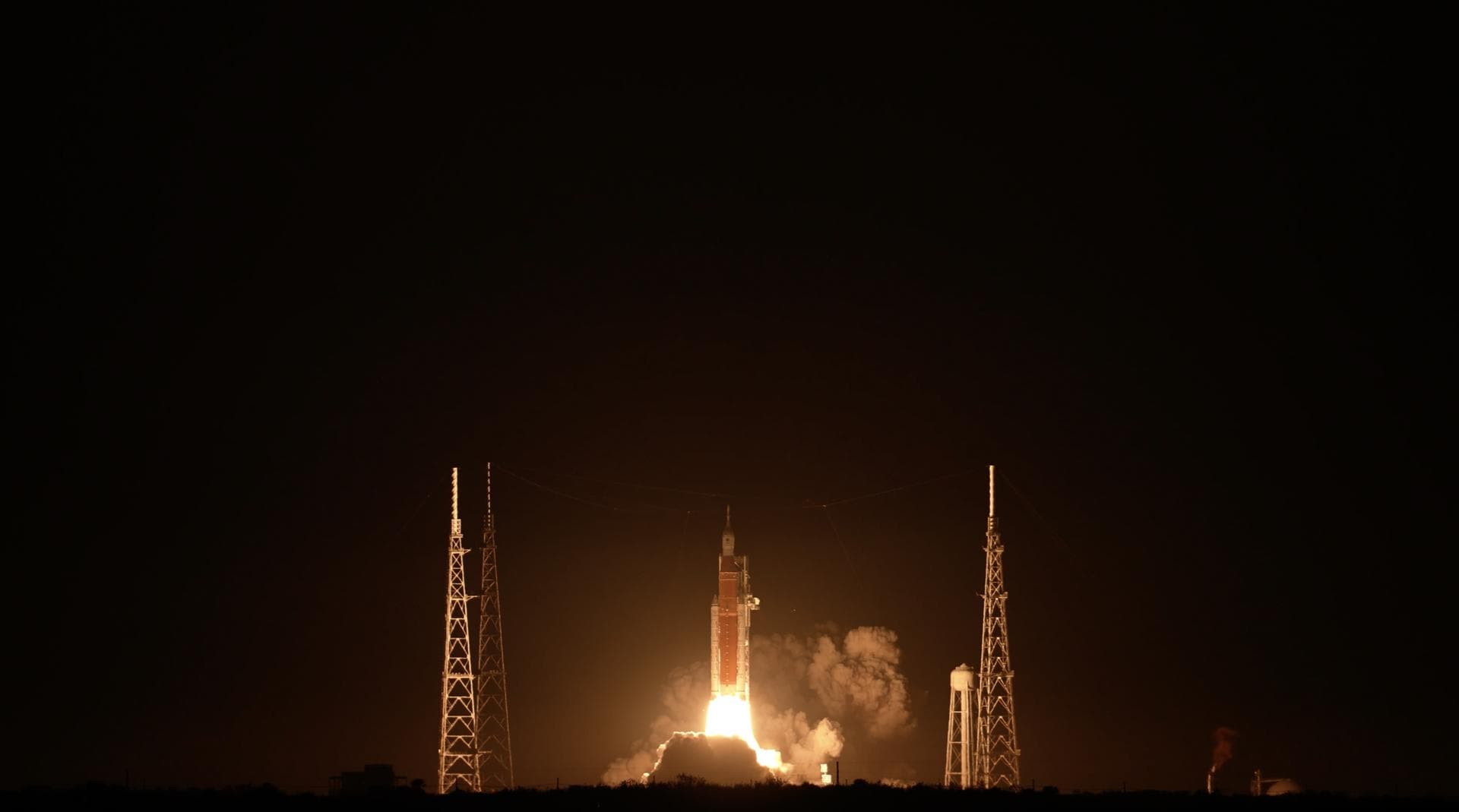 NASA’s Space Launch System (SLS) rocket with the Orion spacecraft atop launches the agency’s Artemis I flight test, Wednesday, Nov. 16 from Launch Complex 39B at NASA’s Kennedy Space Center in Florida
