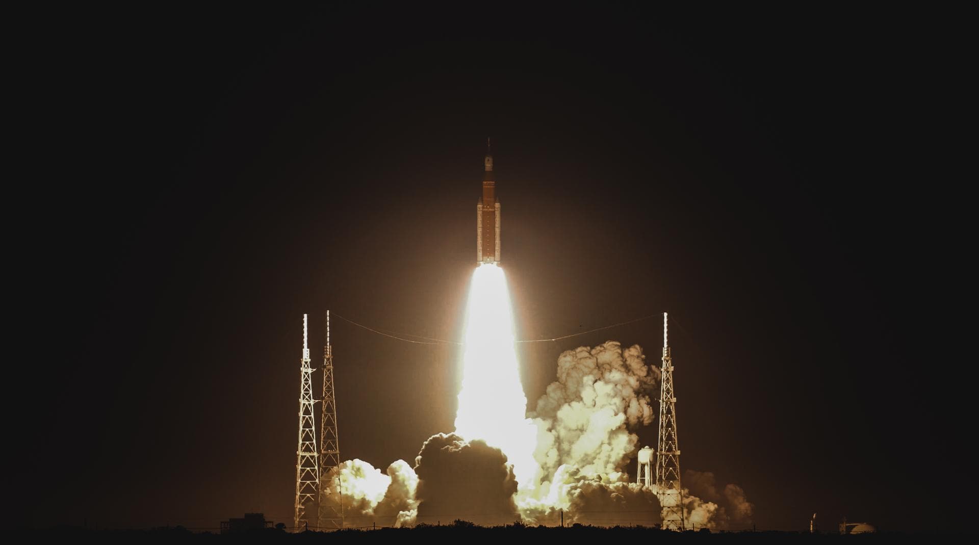 NASA’s Space Launch System (SLS) rocket with the Orion spacecraft atop launches the agency’s Artemis I flight test, Wednesday, Nov. 16 from Launch Complex 39B at NASA’s Kennedy Space Center in Florida