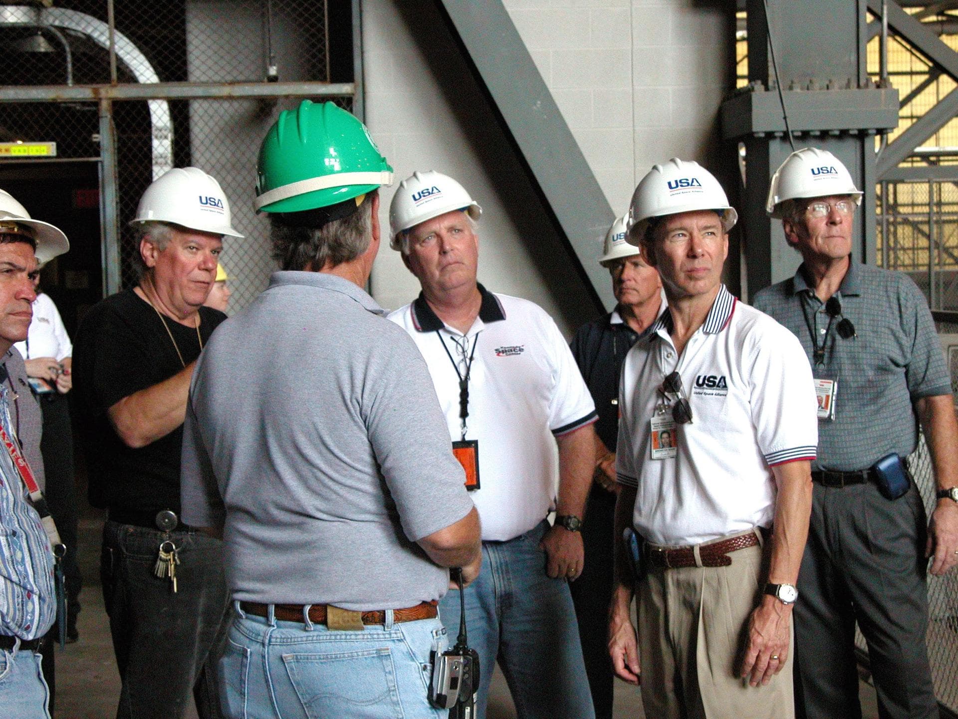 KENNEDY SPACE CENTER, FLA. - Members of the United Space Alliance (USA) safety team brief KSC Director Jim Kennedy (center), USA Chief Operating Officer Brewster Shaw (second from right), and USA Vic