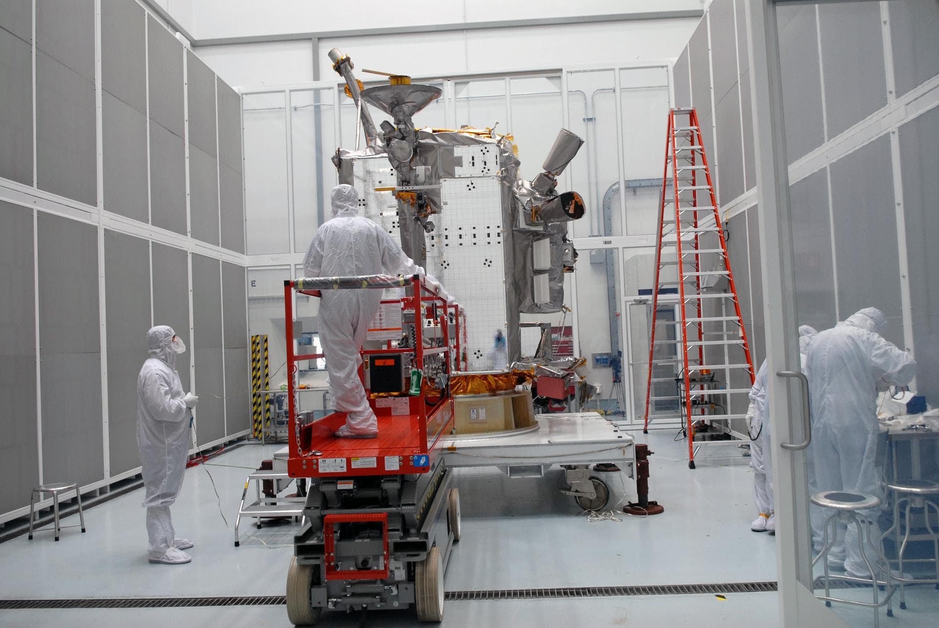 CAPE CANAVERAL, Fla. – At Astrotech in Titusville, Fla., NASA's Lunar Reconnaissance Orbiter, or LRO, spacecraft is being prepared for lifting to an Aronson table. The LRO will be rotated on the table