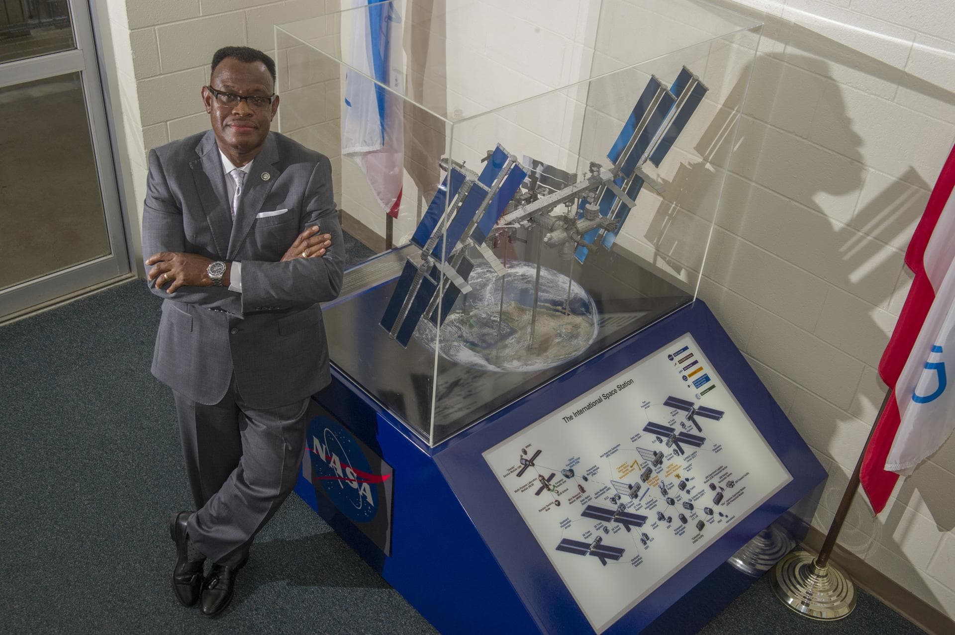 LEWIS WOOTEN MANAGES THE MISSION OPERATIONS LABORATORY. MORE THAN 1600 INVESTIGATIONS AND STUDENT EXPERIMENTS FOR OVER 80 COUNTRIES HAVE BEEN COMPLETED WITH THE HELP OF WOOTEN'S TEAM AT NASA'S MARSH