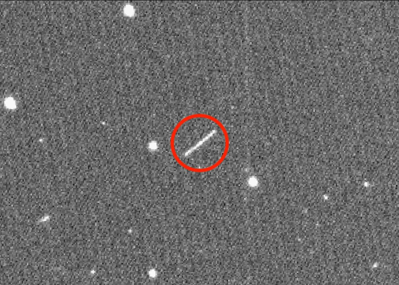 The streak circled in the center of this image is asteroid 2020 QG, which came closer to Earth than any other nonimpacting asteroid on record. It was detected by the Zwicky Transient Facility on Sunda