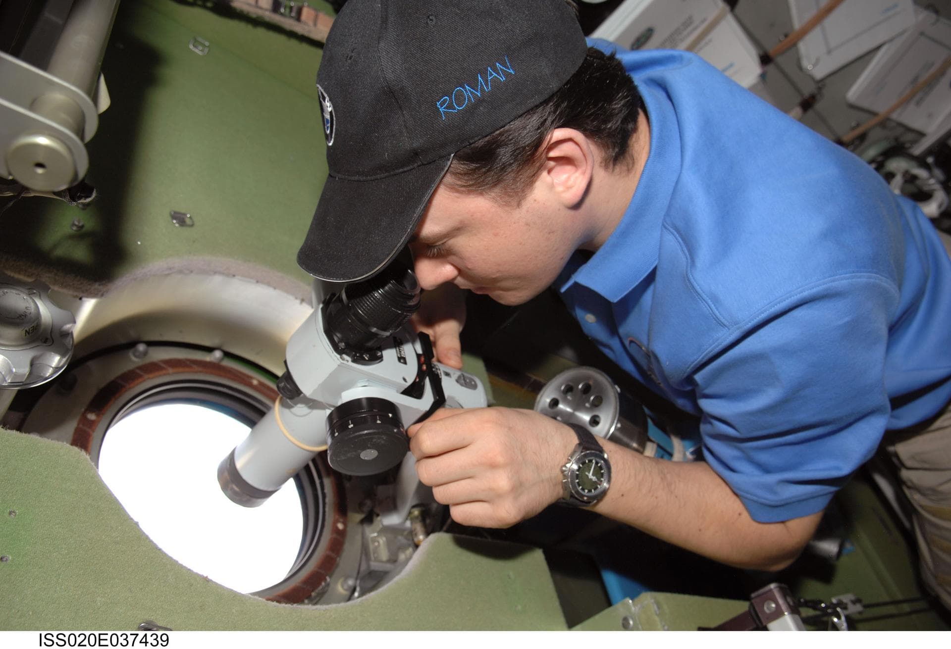 ISS020-E-037439 (1 Sept. 2009) --- Russian cosmonaut Roman Romanenko, Expedition 20 flight engineer, installs a Russian SUDN pilot sighting instrument PUMA at a window in the Zvezda Service Module of 