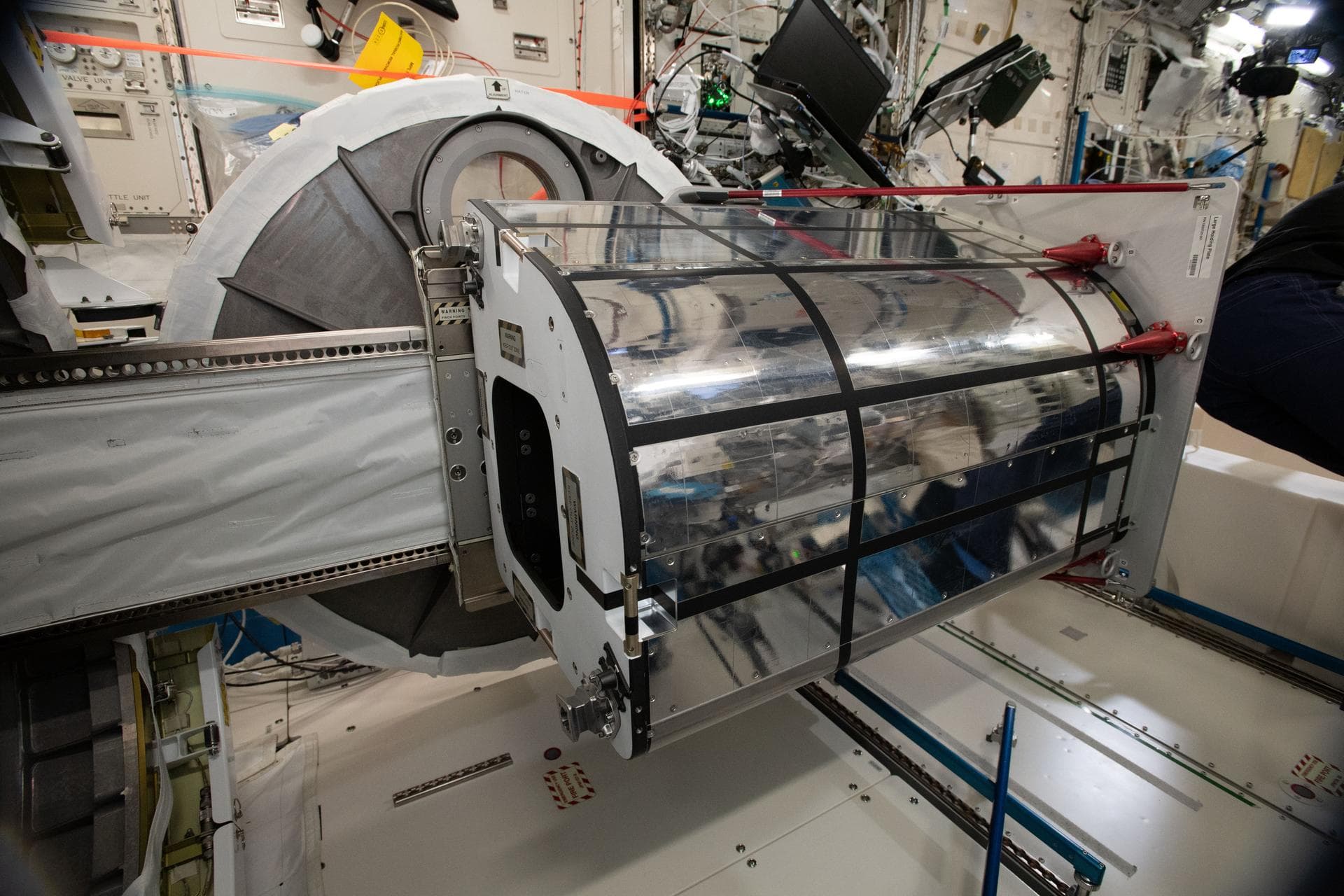 iss056e148130 (8/20/2018) --- Photographic documentation taken in the Japanese Experiment Module (JEM) during preparation for the installation of the German Space Agency (DLR) Earth Sensing Imaging Sp