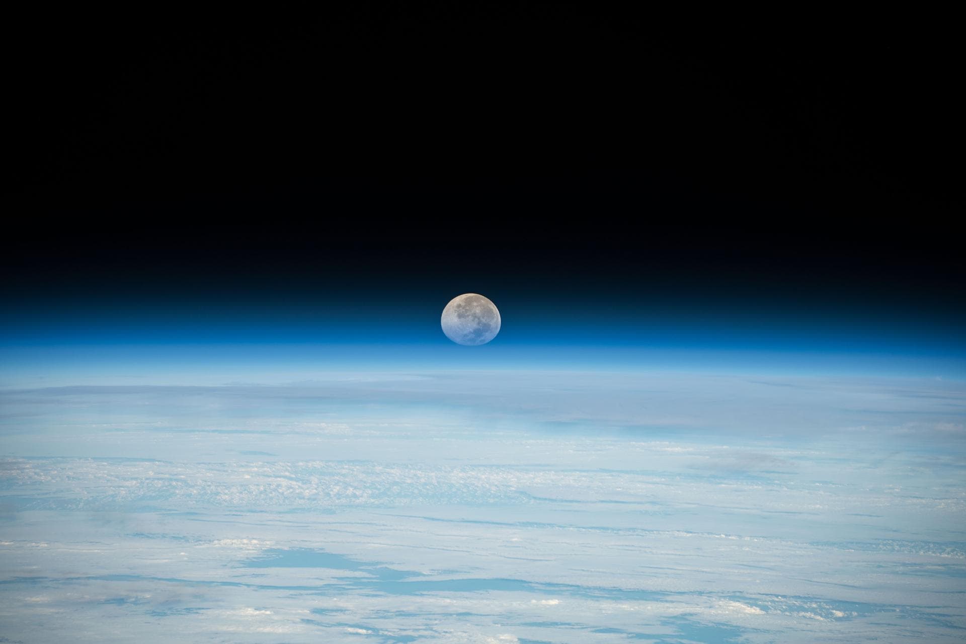iss068e027841 (Dec. 8, 2022) --- The Full Moon is pictured setting below Earth's horizon from the International Space Station as it orbited 261 miles above the Pacific Ocean. At the time of this photo