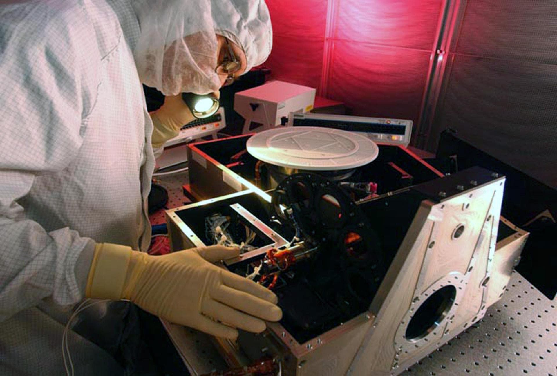 JET PROPULSION LABORATORY, CALIF. - At Ball Aerospace in Boulder, Colo., the infrared (IR) spectrometer for the Deep Impact flyby spacecraft is inspected in the instrument assembly area in the Fisher