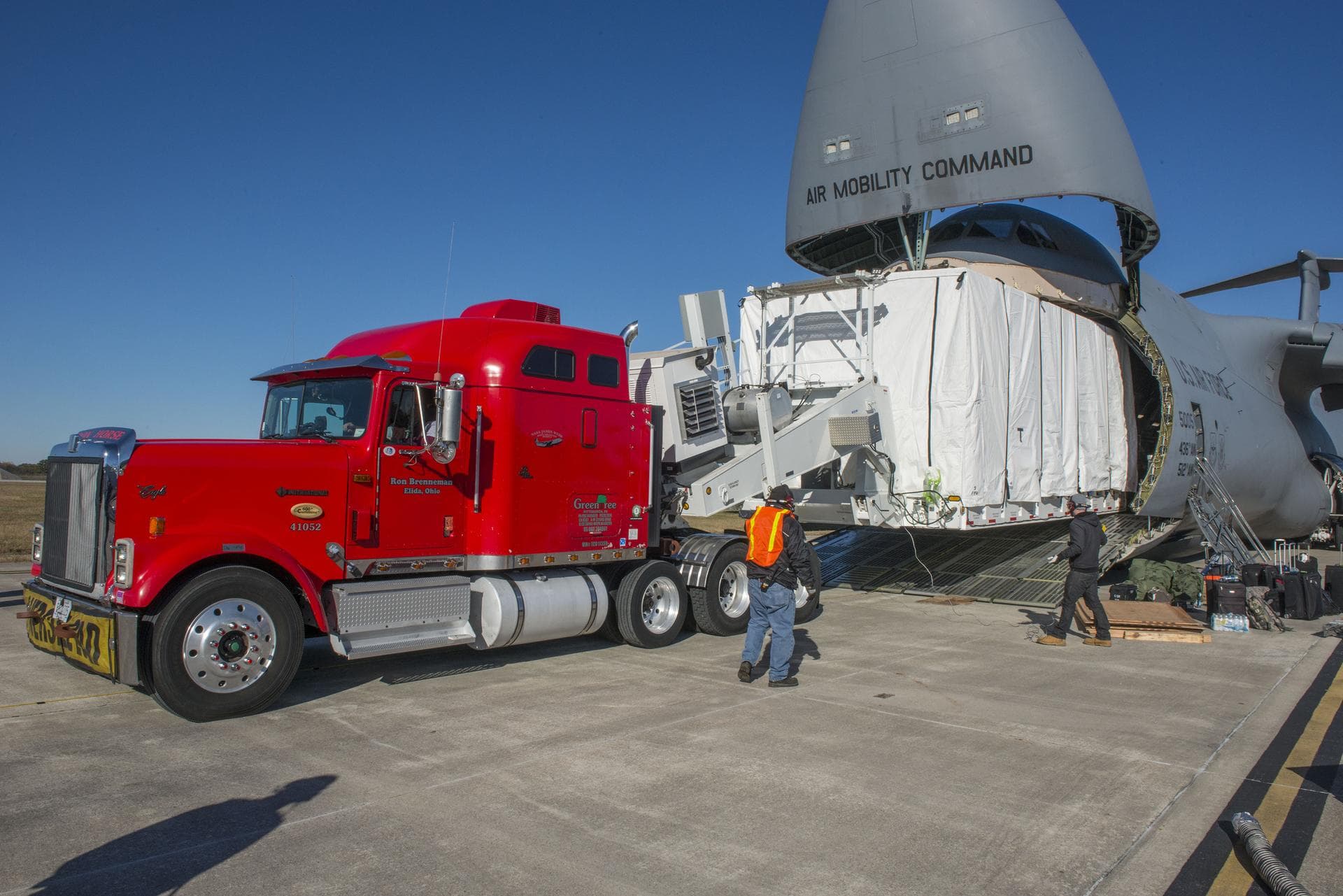 JAMES WEBB SPACE TELESCOPE (JWST) BACKPLANE MOVE FROM MARSHALL SPACE FLIGHT CENTER’S X-RAY CALIBRATION FACILITY (XCRF) TO THE REDSTONE ARSENAL AIRFIELD WHERE THE TEST ARTICLE WAS PLACED IN A USAF C-5