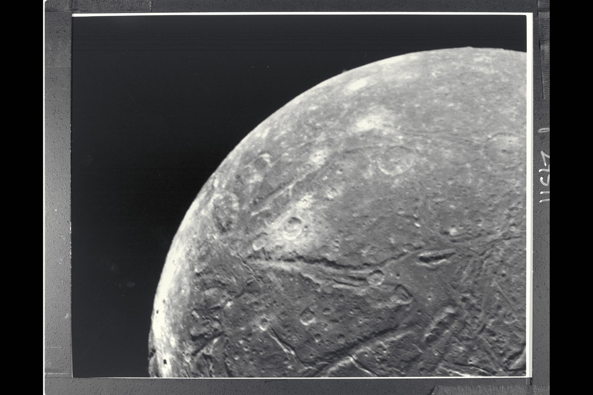 P-29511 BW Range: 130,000 kilometers (80,000 miles) This clear-filter, narrow-angle picture is part of the high-resolution Voyager 2 imaging sequence of Ariel, a moon of Uranus about 1,300 kilometers