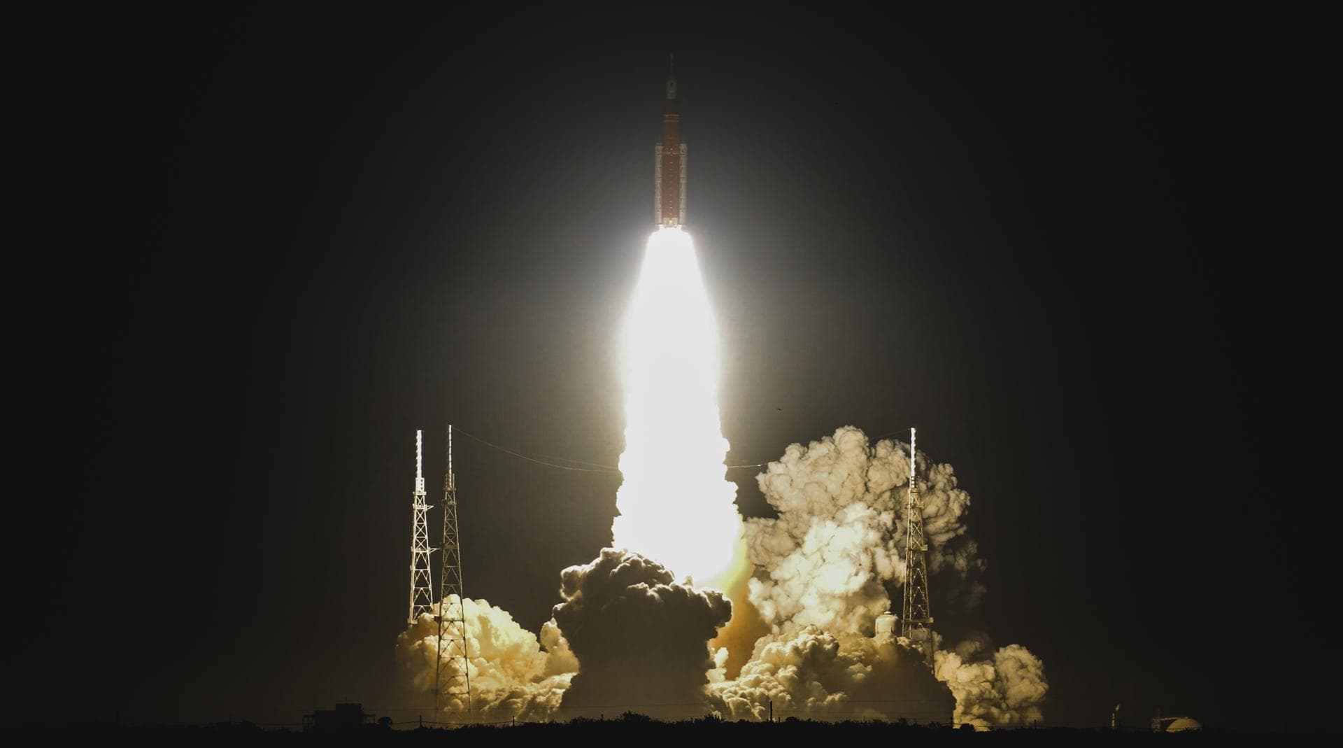 NASA’s Space Launch System (SLS) rocket with the Orion spacecraft atop launches the agency’s Artemis I flight test, Wednesday, Nov. 16 from Launch Complex 39B at NASA’s Kennedy Space Center in Florida