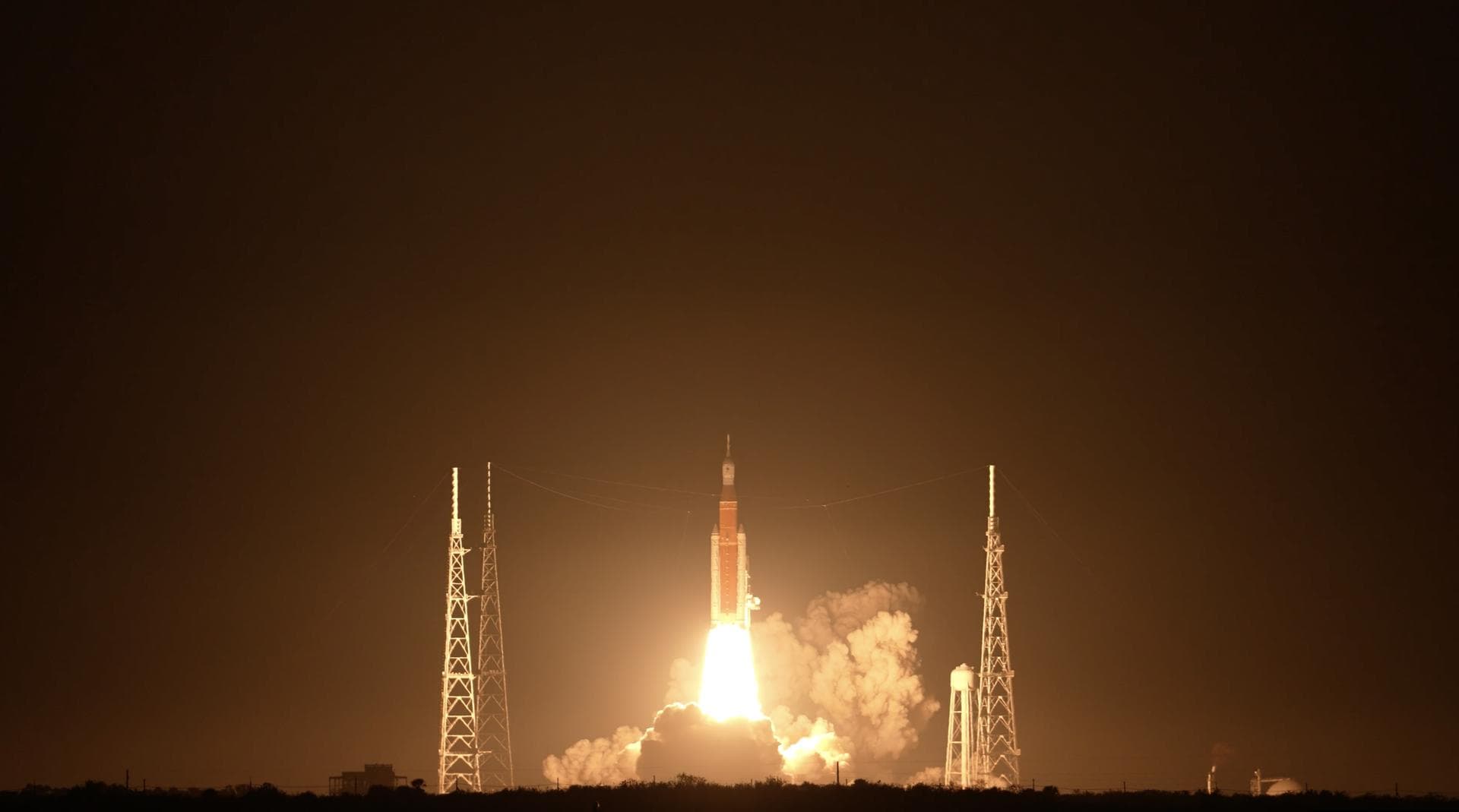 NASA’s Space Launch System (SLS) rocket with the Orion spacecraft atop launches the agency’s Artemis I flight test, Wednesday, Nov. 16 from Launch Complex 39B at NASA’s Kennedy Space Center in Florida
