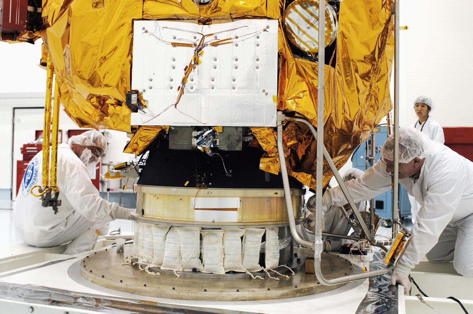 KENNEDY SPACE CENTER, FLA. - In the high bay clean room at the Astrotech Space Operations processing facilities near KSC, workers prepare NASA’s MESSENGER spacecraft for transfer to a work stand. Th
