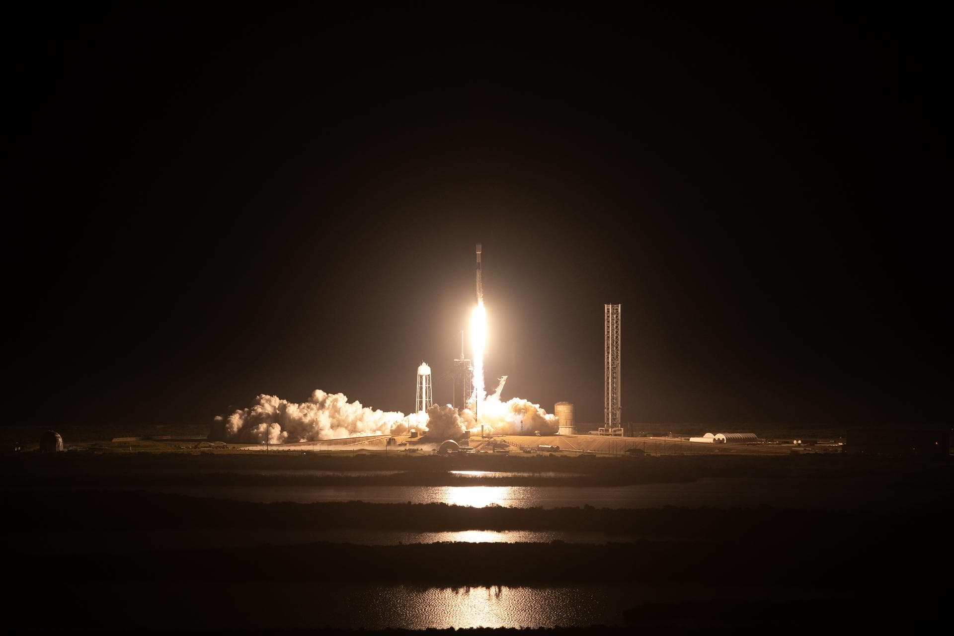 A SpaceX Falcon 9 rocket carrying Intuitive Machines’ Nova-C lunar lander lifts off from Launch Pad 39A at NASA’s Kennedy Space Center in Florida at 1:05 a.m. EST on Thursday, Feb. 15, 2024. As part o