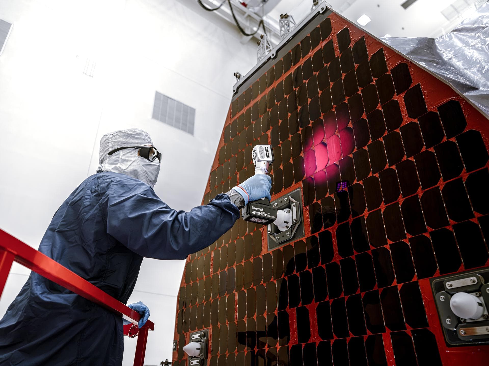 Technicians and engineers inside the Payload Hazardous Servicing Facility at NASA’s Kennedy Space Center in Florida clean and inspect the Solar Array Sun Shield (SASS) on the agency’s Nancy Grace Roma