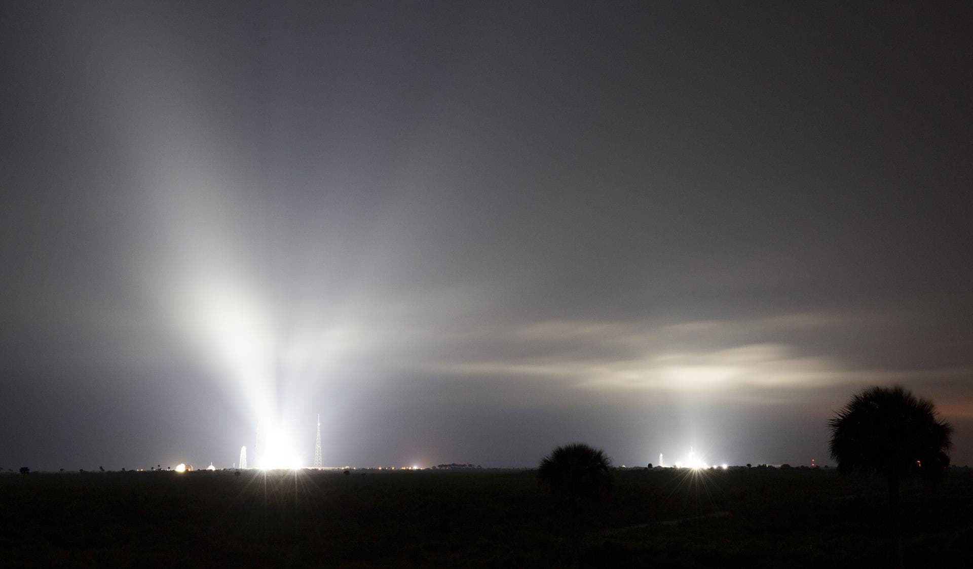 NASA’s Space Launch System (SLS) rocket with the Orion spacecraft aboard atop a mobile launcher at Launch Complex 39B as the Artemis I launch team prepares for the next attempt of the wet dress rehear