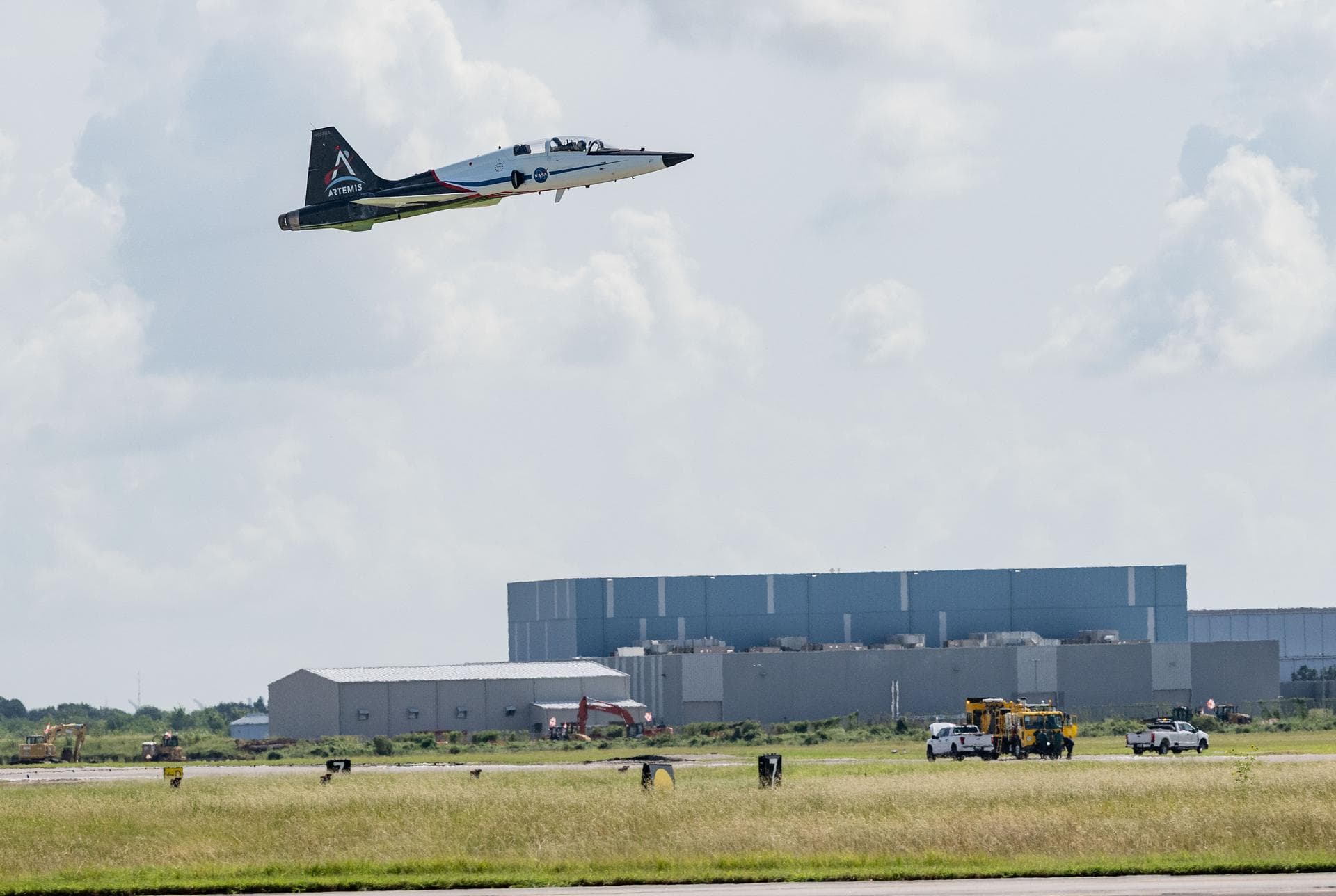 jsc2026e407795 (Aug. 7, 2026) - NASA's T-38 N924NA debuted an updated livery honoring the Artemis Program. Astronauts fly in T-38s to train for making real-time decisions in a high-stakes, operational