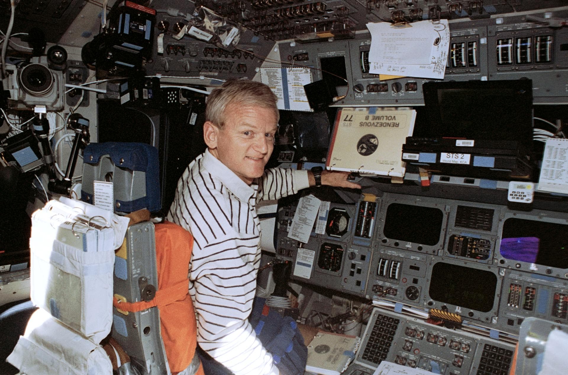 STS077-364-037 (19-29 May 1996) --- Astronaut John H. Casper, mission commander, mans the commander?s station during rendezvous operations. During the flight, the six-member crew was involved in depl